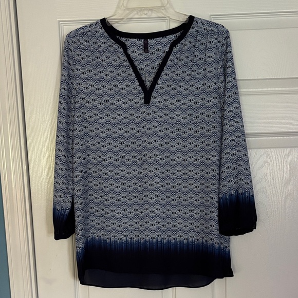 NYDJ Navy and White Patterned Blouse - Picture 1 of 3